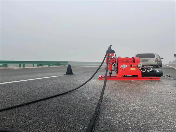 西和马路路基路面开裂下沉注浆加固灌浆